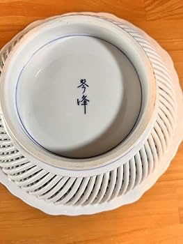 0525　有田焼 琴峰窯 透かし 波佐見焼 花瓶 0525 有田焼 琴峰窯 透かし 波佐見焼 花瓶 - メルカリ